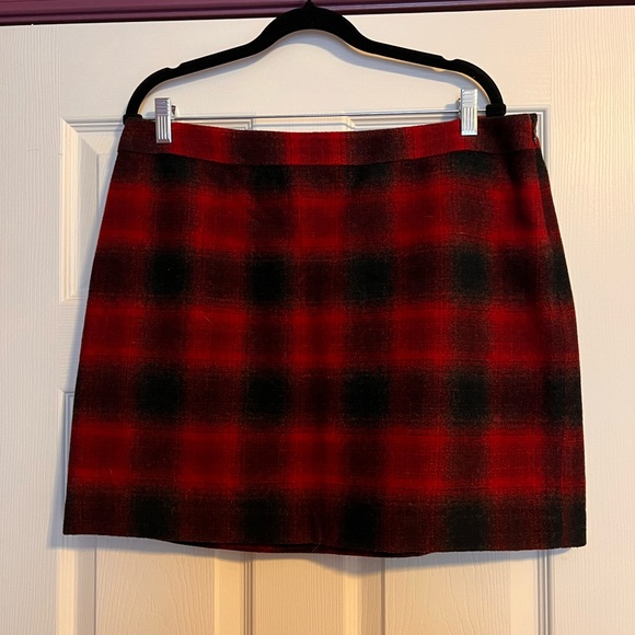 Banana Republic Dresses & Skirts - Banana Republic Red and Black Wool/Rayon Plaid Mini Skirt